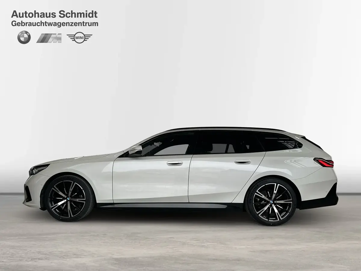 Gebraucht BMW 520 Comfort Edition 197 PS (144 kW) 2025 Mineralweiß Kombi
