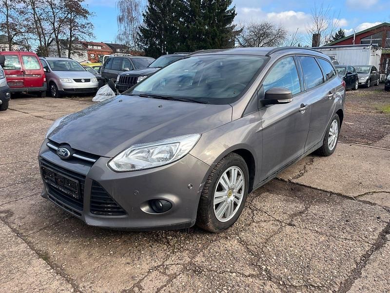 Gebraucht Ford Focus 116 PS (85 kW) 2014 Grau Kombi