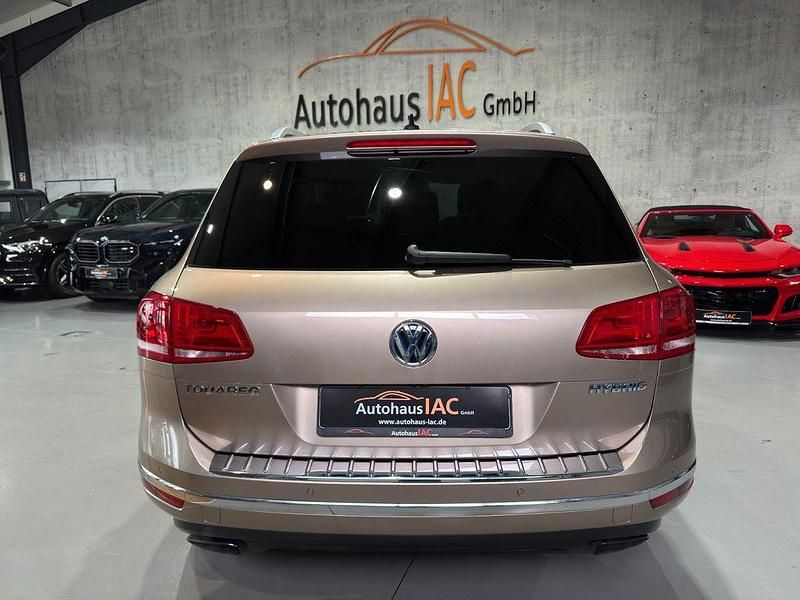 Gebraucht VW Touareg 333 PS (244 kW) 2015 Gold SUV