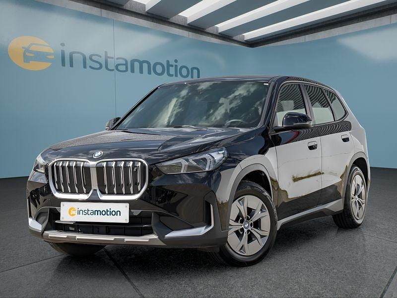 Schwarz Gebraucht 2023 BMW iX1 SUV | 36.749 € (Superpreis) - Bild 1/4