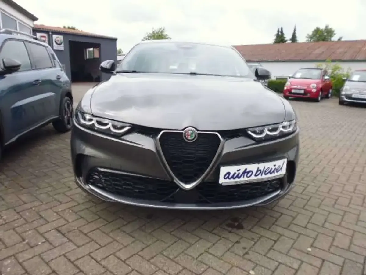 Gebraucht Alfa Romeo Tonale Ti 160 PS (117 kW) 2023 Rot SUV
