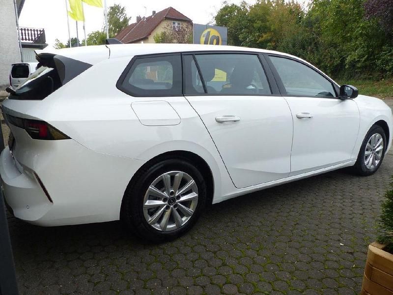 Gebraucht Opel Astra Enjoy 110 PS (80 kW) 2024 Arktis weiß Kombi