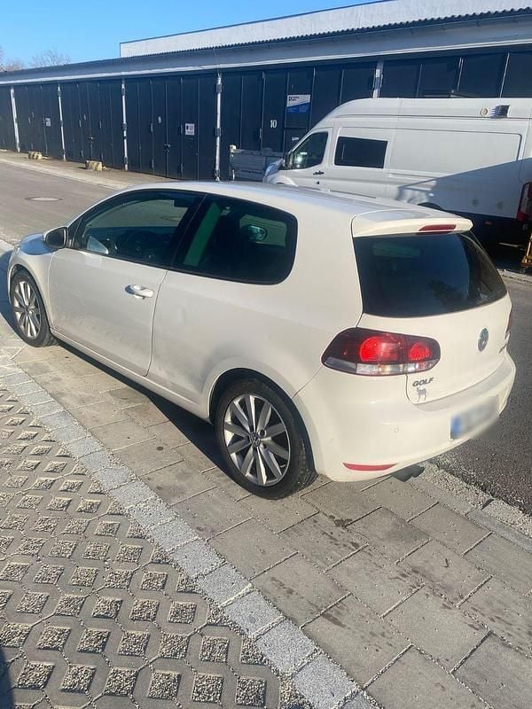 Gebraucht VW Golf VI Highline 140 PS (102 kW) 2009 Weiß Kleinwagen