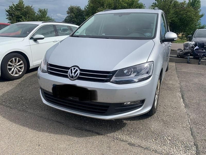 Silber Gebraucht 2010 VW Sharan Trendline Van / Kleinbus | 9.900 € (Etwas zu teuer) - Bild 1/4