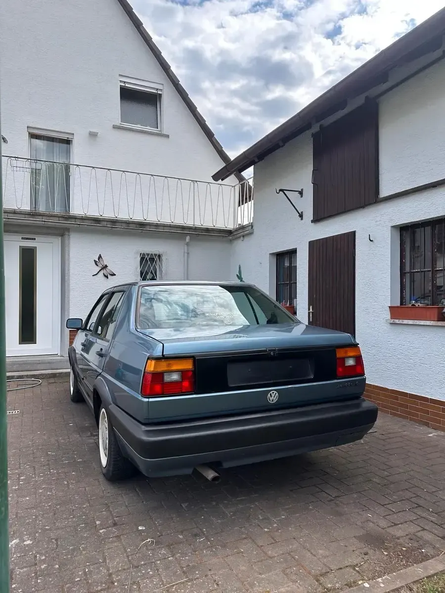 Gebraucht VW Jetta 90 PS (66 kW) 1990 Blau Limousine