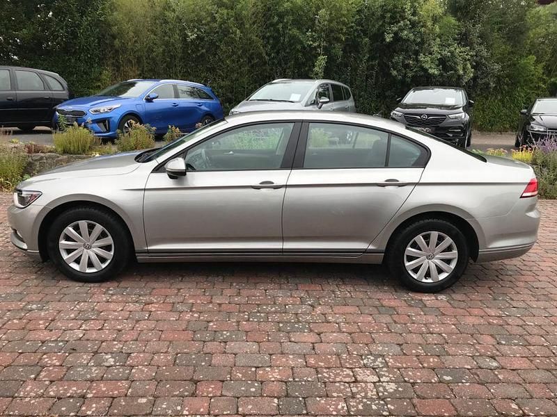 Second-hand VW Passat Trendline 125 CP (91 kW) 2016 Argintiu Berlinǎ