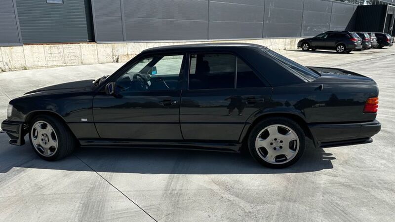 Gebraucht Mercedes E300 239 PS (175 kW) 1989 Schwarz Limousine
