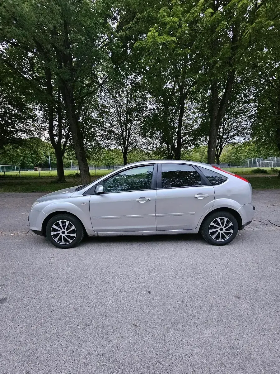 Gebraucht Ford Focus 90 PS (66 kW) 2007 Grau Limousine