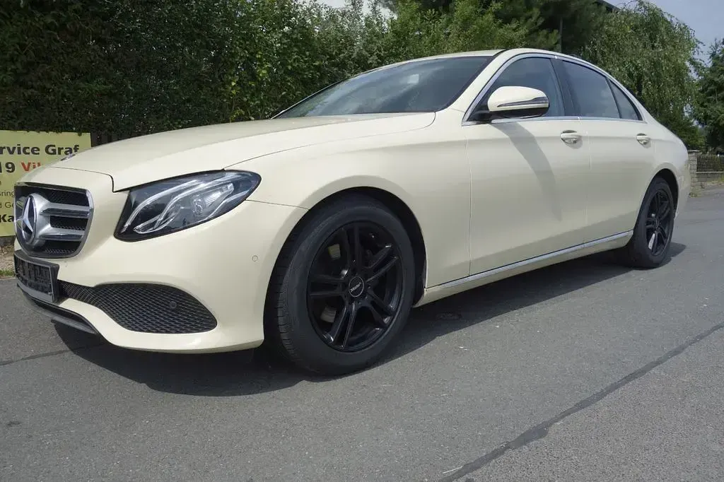 Gebraucht Mercedes E200 150 PS (110 kW) 2019 Gelb Limousine