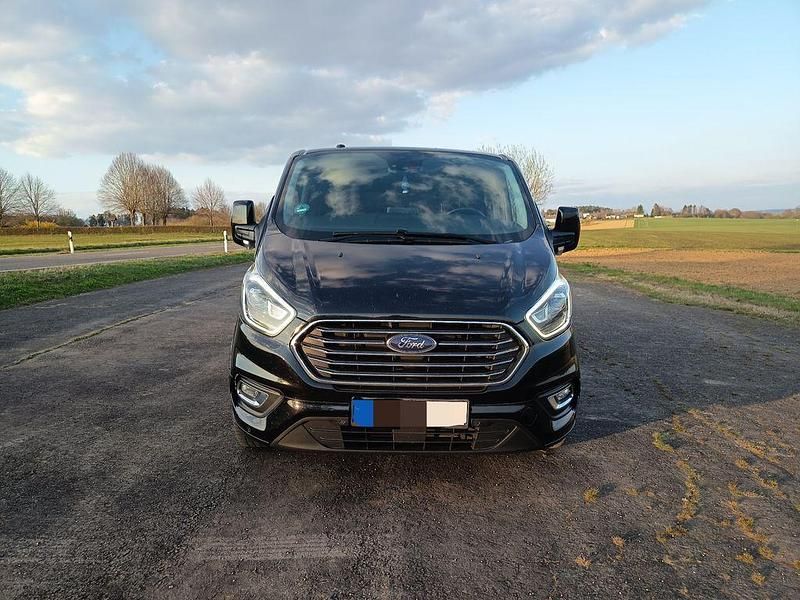 Gebraucht Ford Tourneo 185 PS (136 kW) 2020 Schwarz Van / Kleinbus