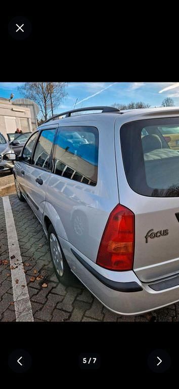Używany Ford Focus 101 KM (74 kW) 2005 Srebrny Sedan/Limuzyna