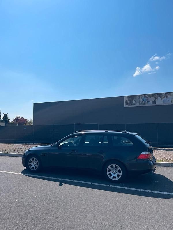 Gebraucht BMW 520 163 PS (119 kW) 2006 Schwarz Kombi