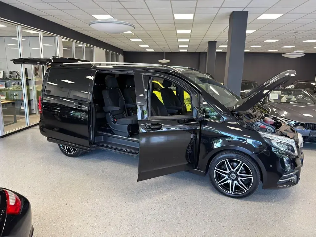 Gebraucht Mercedes V250 AMG line 190 PS (139 kW) 2019 Obsidianschwarz Van / Kleinbus