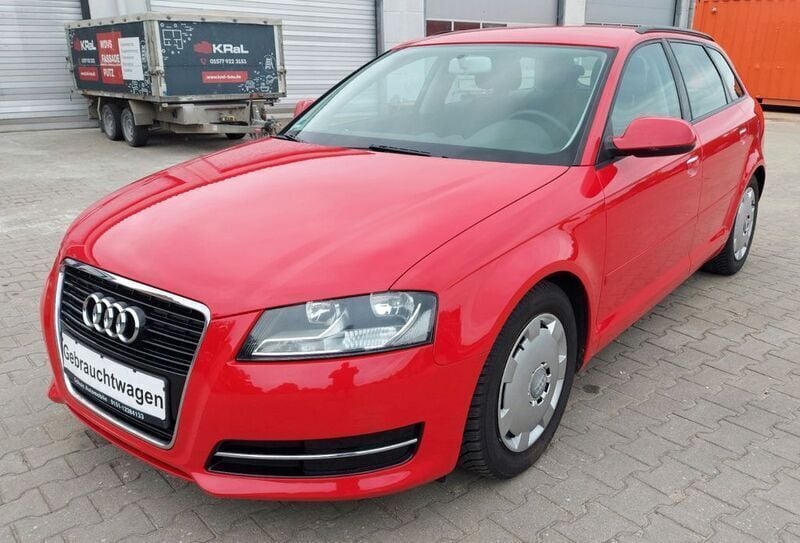 Rot Gebraucht 2011 Audi A3 Sportback Attraction Limousine | 5.200 € (Guter Preis) - Bild 1/2