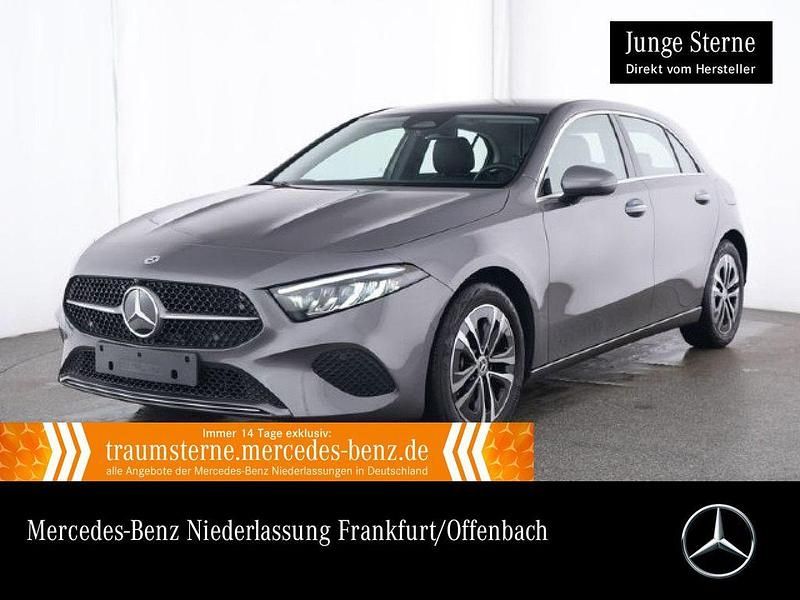 Grau Gebraucht 2024 Mercedes A200 Advanced Plus Limousine | 29.490 € (Guter Preis) - Bild 1/3