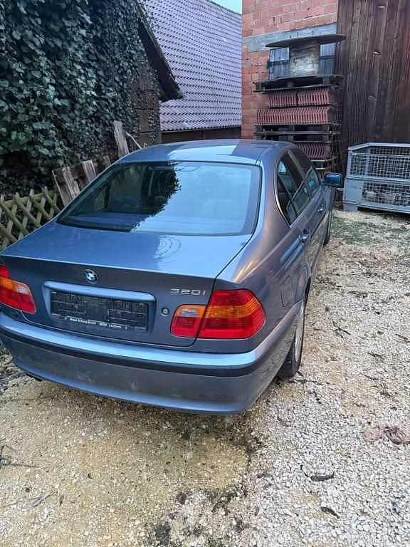 Gebraucht BMW 320 170 PS (125 kW) 2002 Blau Limousine