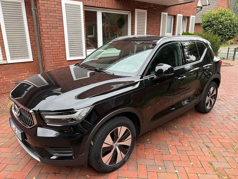 Schwarz Gebraucht 2021 Volvo XC40 SUV | 29.850 € (Fairer Preis) - Bild 1/4