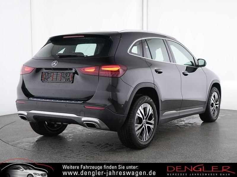 Gebraucht Mercedes GLA180 Advanced 136 PS (100 kW) 2025 Schwarz SUV
