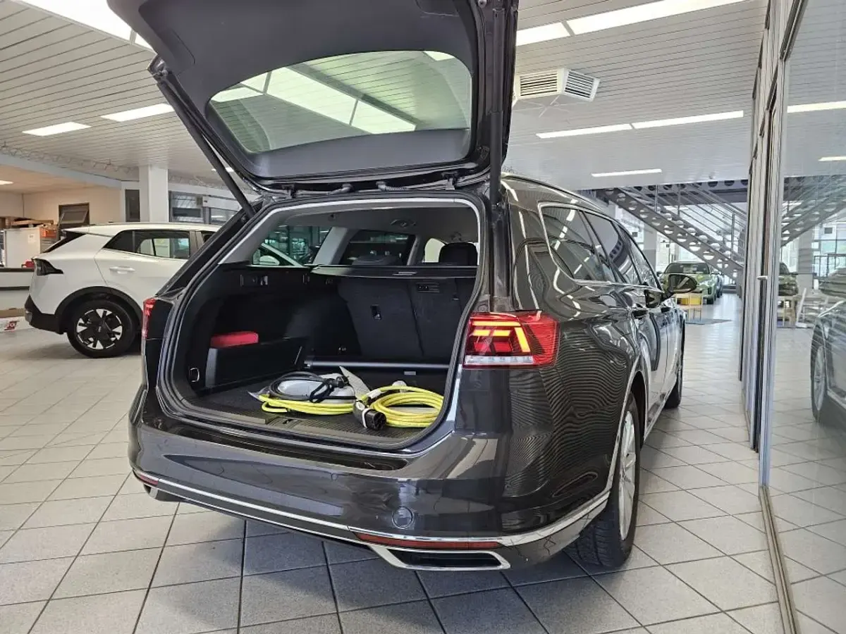 Gebraucht VW Passat GTE 218 PS (160 kW) 2021 Mangangraumet. (metallic) Kombi