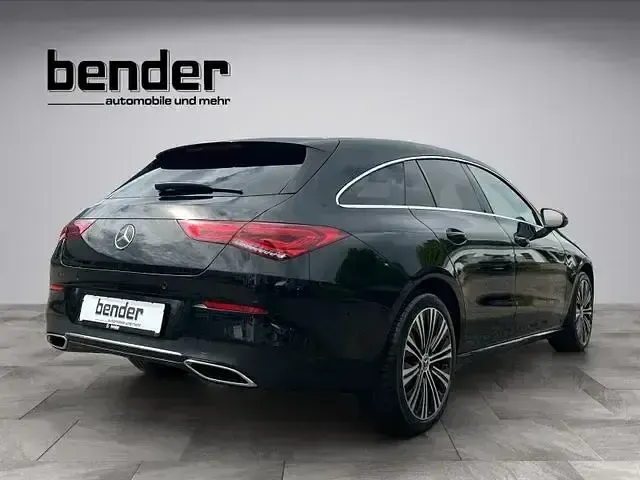 Gebraucht Mercedes CLA220 190 PS (139 kW) 2021 Schwarz Limousine