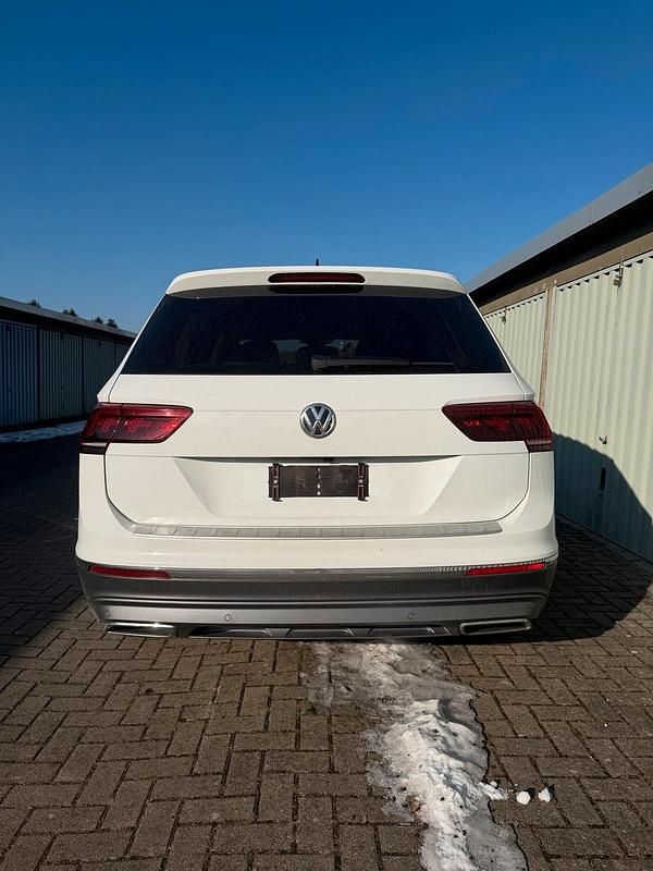 Weiß Gebraucht 2020 VW Tiguan Allspace Highline SUV | 26.500 € (Fairer Preis) - Bild 1/4