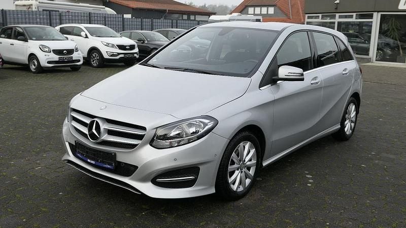 Gebraucht Mercedes B180 109 PS (80 kW) 2016 Silber Van / Kleinbus