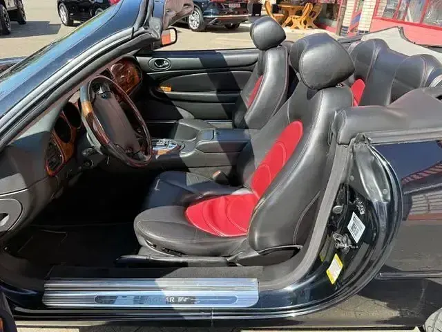 Używany Jaguar XKR S 467 KM (343 kW) 2003 Czarny Kabriolet