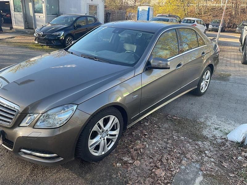 Gebraucht Mercedes E300 204 PS (150 kW) 2010 Grau Limousine