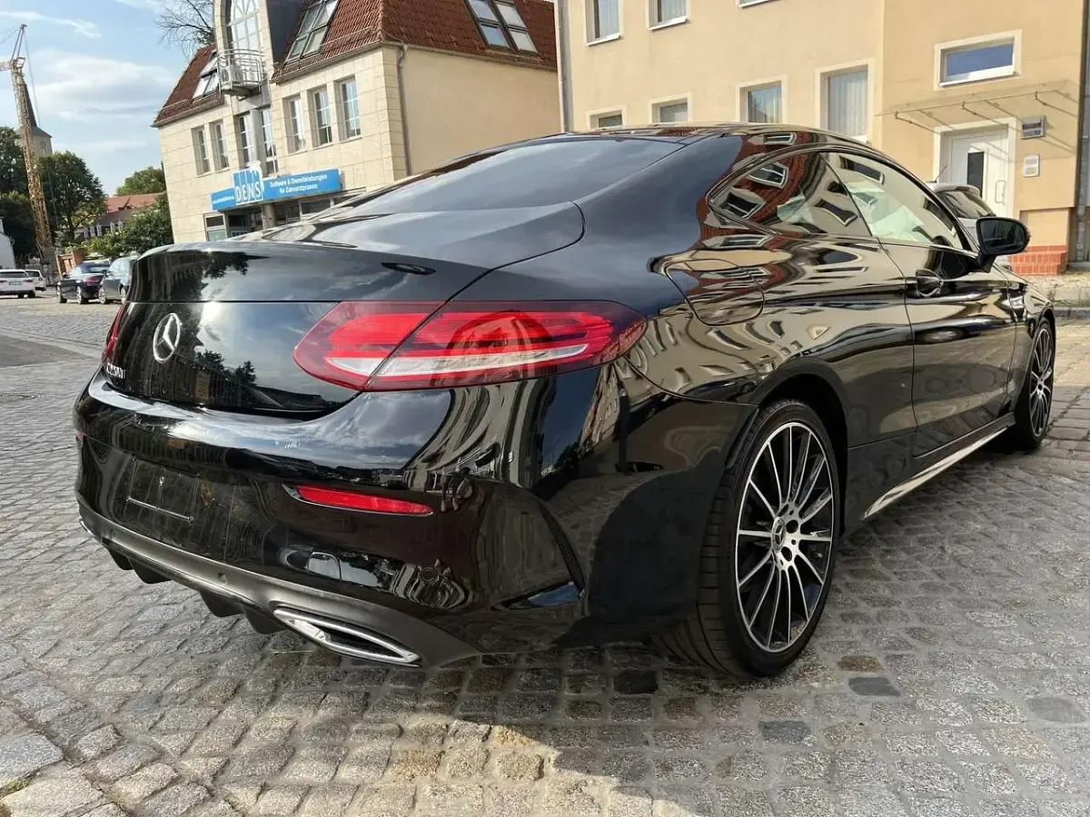 Gebraucht Mercedes C220 AMG 194 PS (142 kW) 2019 Ung. schwarz Coupé
