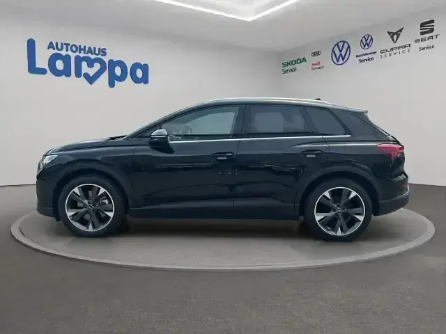Gebraucht Audi Q4 e-tron Basis 150 kW (204 PS) 2022 Mythosschwarz metallic SUV
