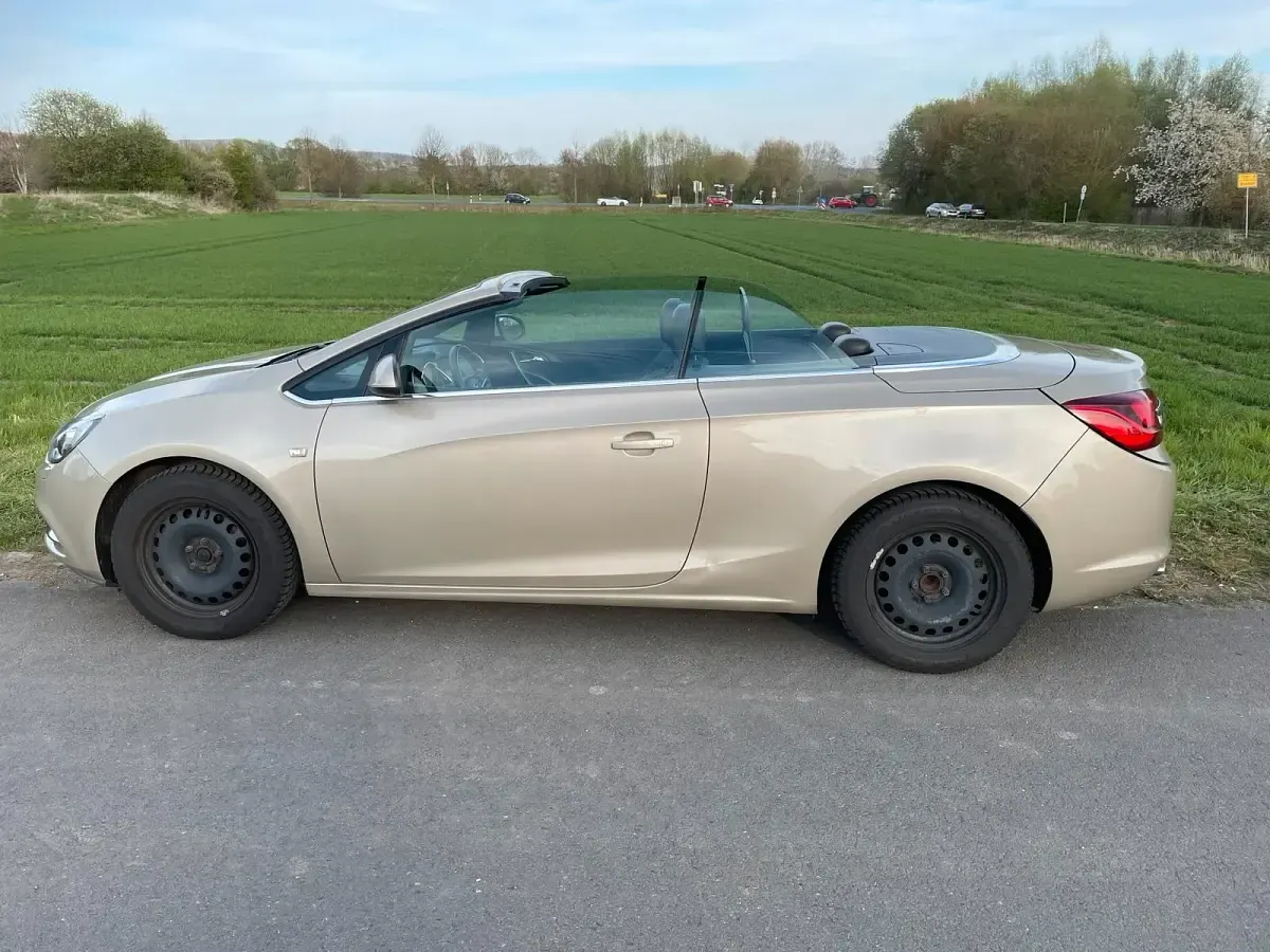 Usata Opel Cascada 140 CV (102 kW) 2013 Beige Cabrio