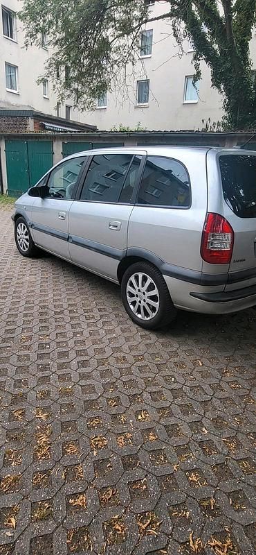 Gebraucht Opel Zafira 130 PS (95 kW) 2003 Silber Van / Kleinbus