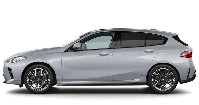 Brooklyn grau metallic Neu 2025 BMW 120 M Sport Kleinwagen | 38.416 € (Etwas zu teuer) - Bild 1/4