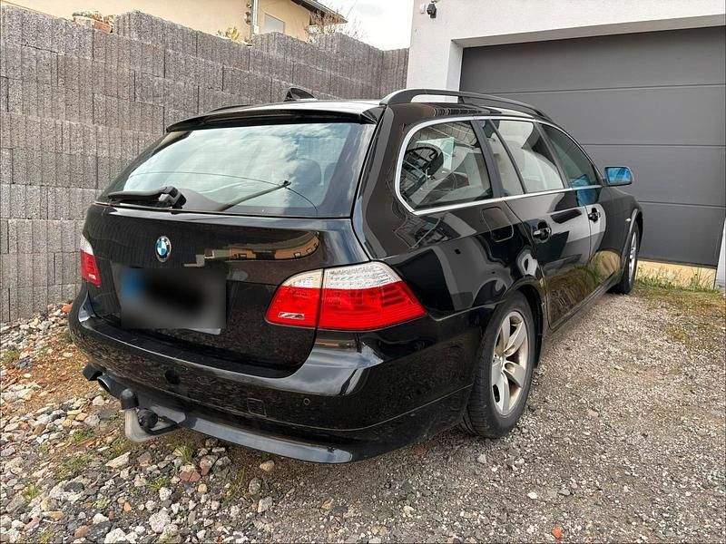 Gebraucht BMW 520 177 PS (130 kW) 2008 Schwarz Kombi