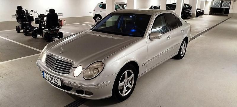 Silber Gebraucht 2003 Mercedes E240 Elegance Limousine | 7.000 € - Bild 1/4