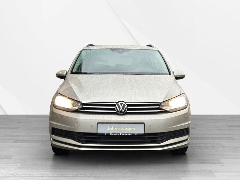 Gebraucht VW Touran Comfortline 150 PS (110 kW) 2024 Silber Van / Kleinbus