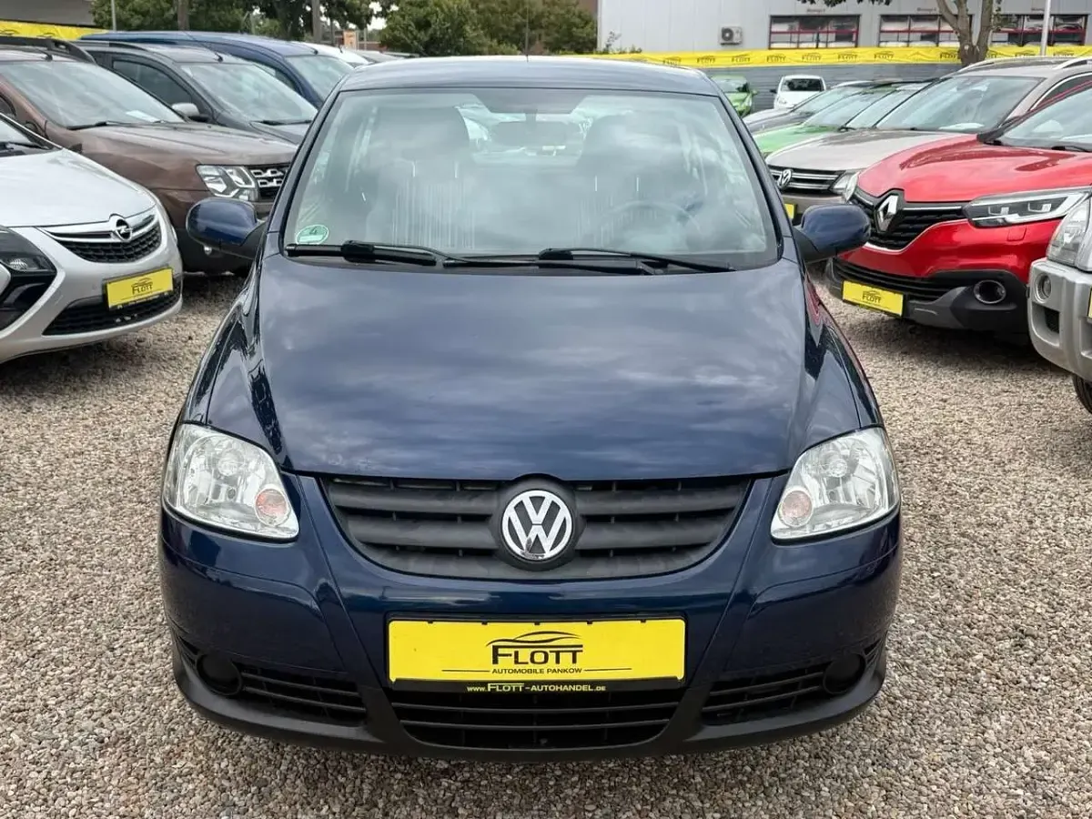 Gebraucht VW Fox Basis 54 PS (39 kW) 2010 Indigoblau perleffekt Kleinwagen