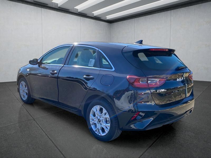 Neu Kia Ceed Vision 140 PS (102 kW) 2025 Schwarz Kleinwagen