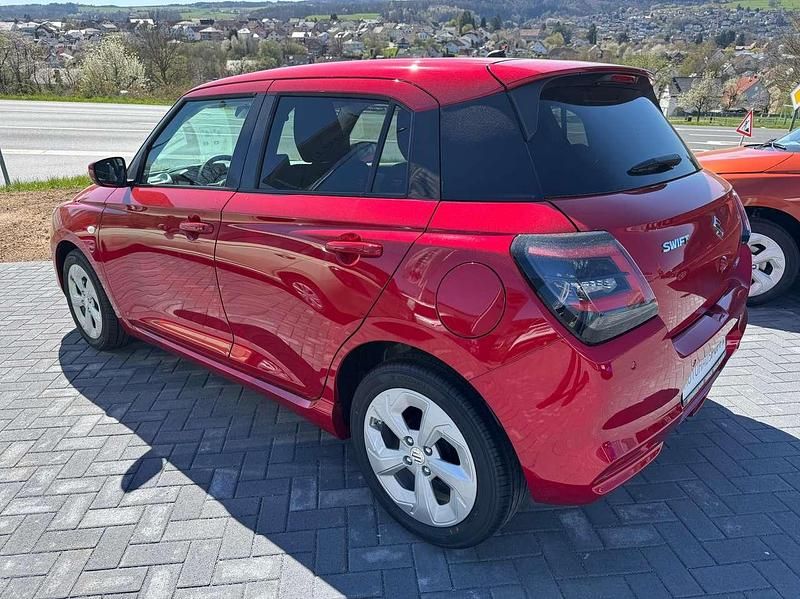 Neu Suzuki Swift Comfort 83 PS (61 kW) 2026 Rot Kleinwagen