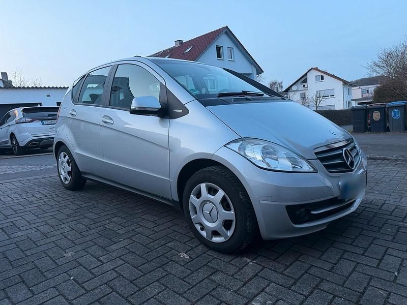 Gebraucht Mercedes A150 95 PS (69 kW) 2009 Silber Kleinwagen