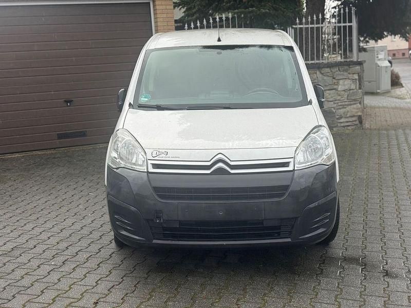 Weiß Gebraucht 2017 Citroën Berlingo Business Class Van / Kleinbus | 5.450 € (Superpreis) - Bild 1/4