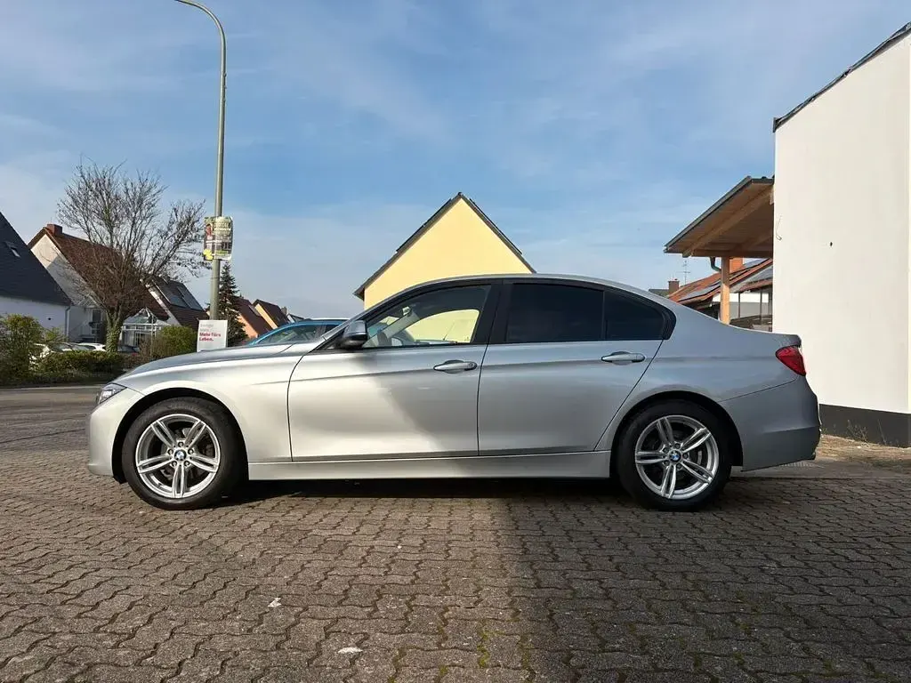 Gebraucht BMW 320 184 PS (135 kW) 2012 Silber Limousine