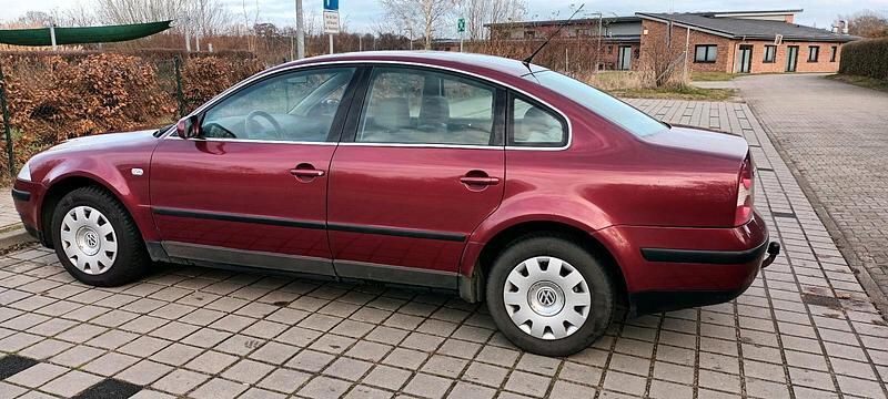Gebraucht 2001 VW Passat Limousine | 2.700 € (Fairer Preis) - Bild 1/4