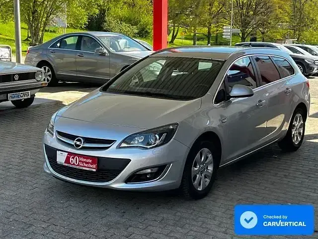 Gebraucht Opel Astra Exklusiv 136 PS (100 kW) 2016 Argonsilber Kombi