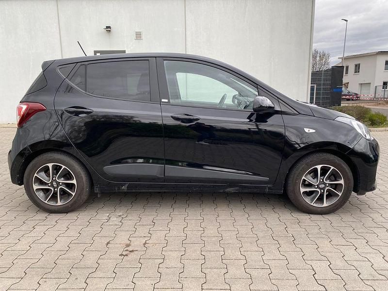 Gebraucht Hyundai i10 Passion 67 PS (49 kW) 2018 Schwarz Kleinwagen