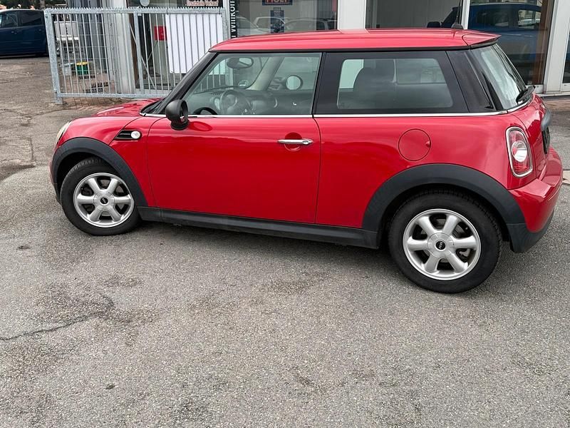 Gebraucht Mini Cooper 75 PS (55 kW) 2011 Rot Kleinwagen
