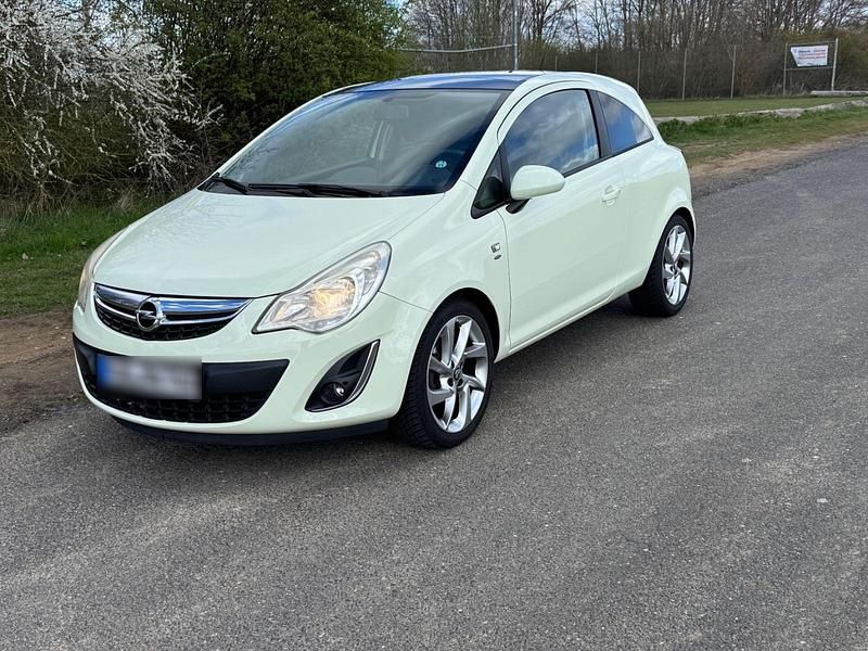 Gebraucht Opel Corsa Edition 70 PS (51 kW) 2011 Weiß Kleinwagen