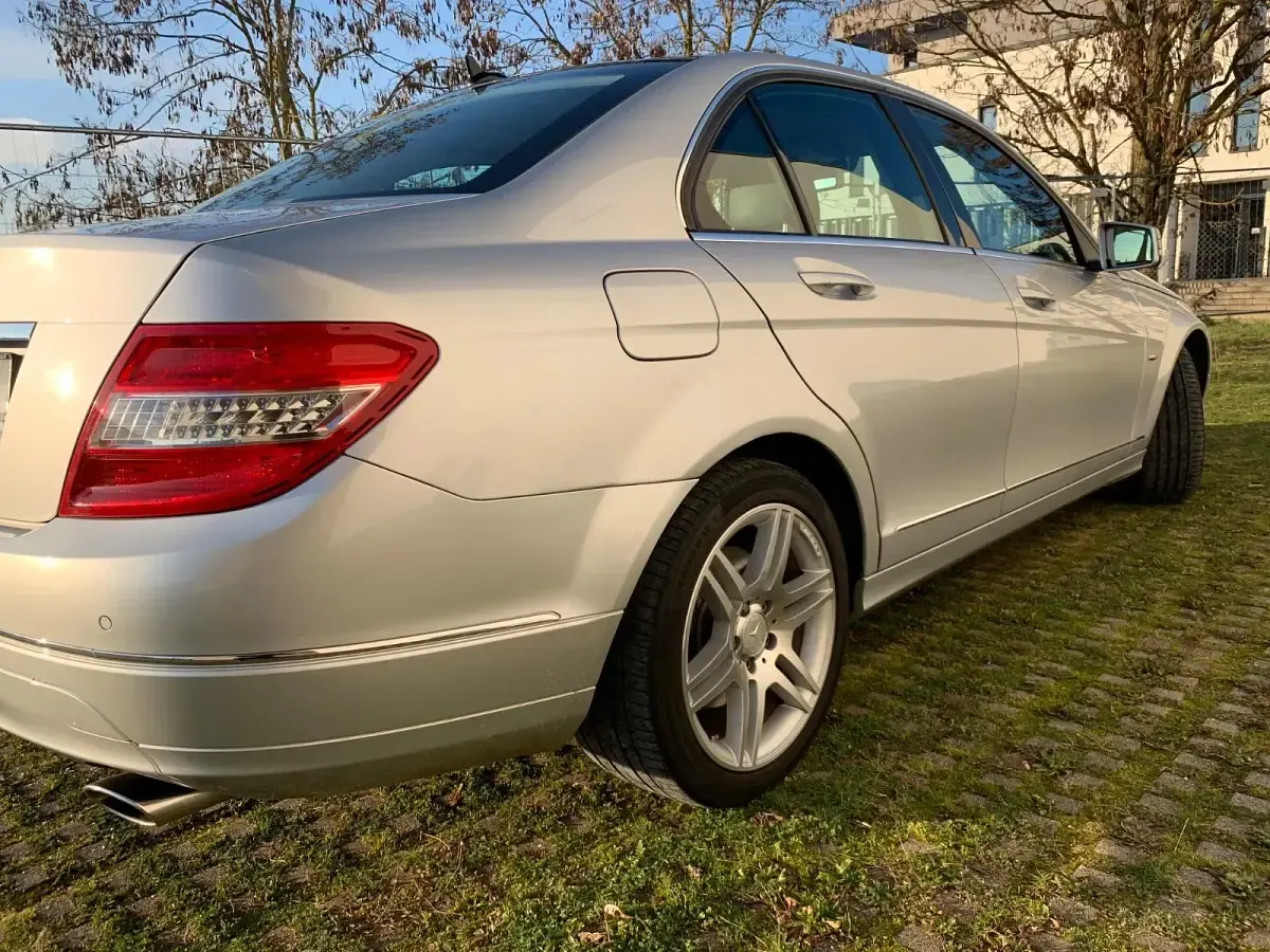 Gebraucht Mercedes C350 Avantgarde 272 PS (200 kW) 2009 Silber Limousine