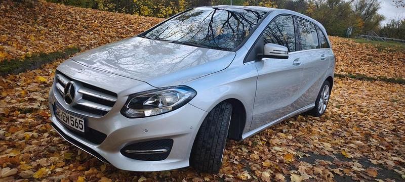 Gebraucht Mercedes B180 Style 122 PS (89 kW) 2017 Silber Van / Kleinbus
