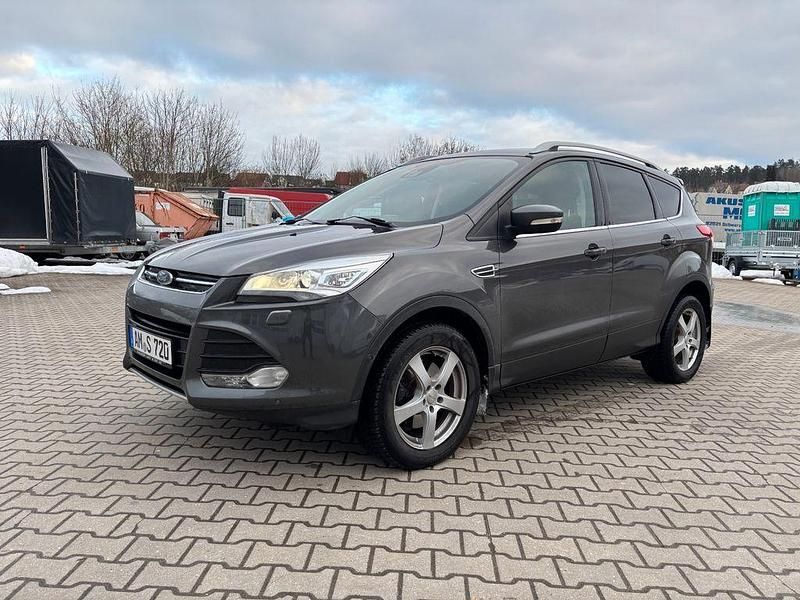 Gebraucht Ford Kuga Titanium 179 PS (131 kW) 2015 Grau SUV